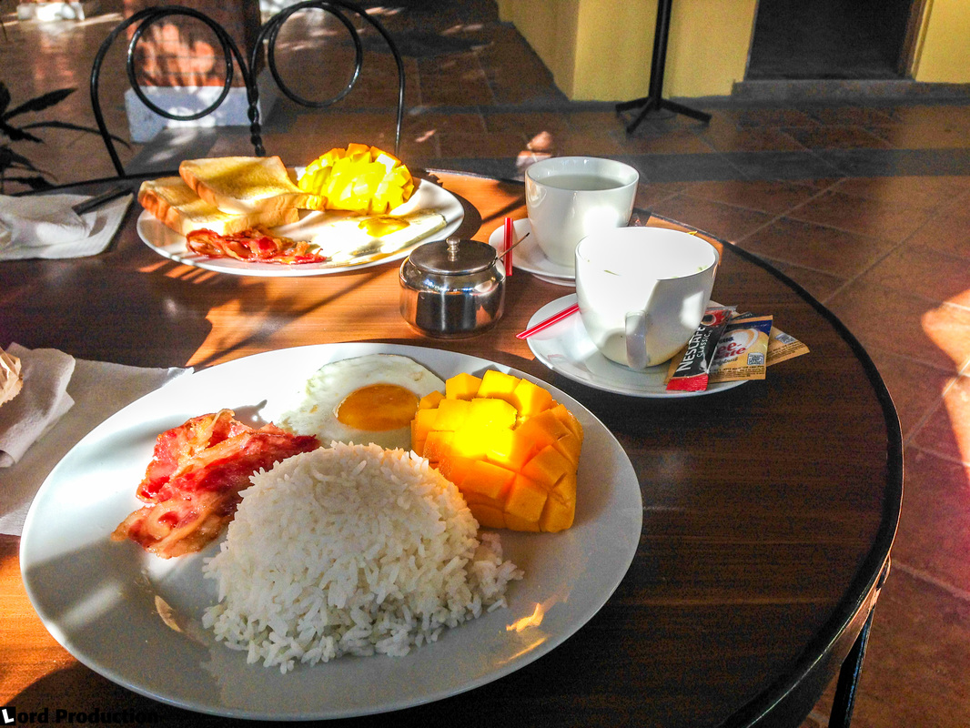 Reviews of hotels in Imus, Cavite, Philippines Casa Verde Boutique Hotel and Gardens, Breakfast © LordProduction