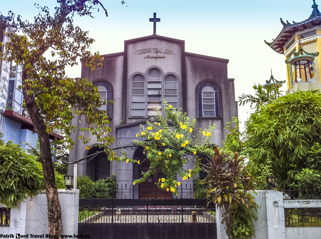 Chinese Cemetery, Mansion 2, Manila, Philippines © Patrik Lord Travel Blog