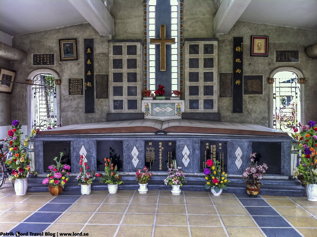 Chinese Cemetery, The Bible, Manila, Philippines © Patrik Lord Travel Blog
