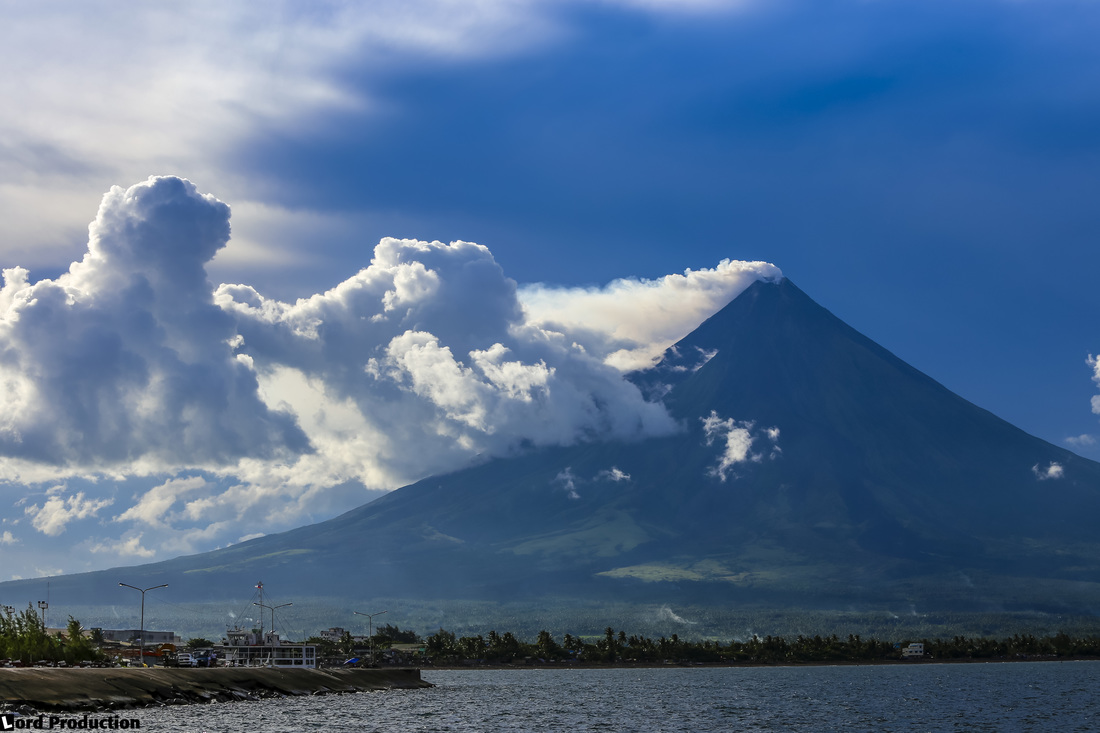 Mt Mayon Legazpi Bicol Philippines © LordProduction