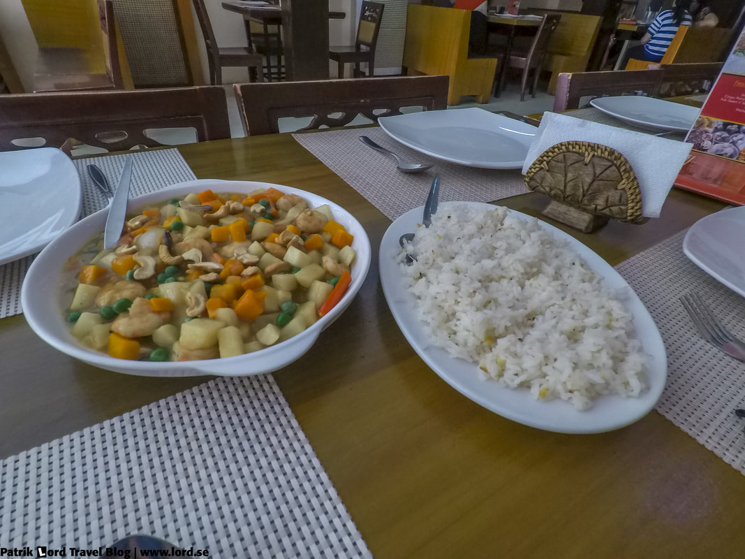 Review of JJ's Dimsum and Restaurant, Chicken with cashew nuts and vegetables, Bohol Philippines © Patrik Lord Travel Blog
