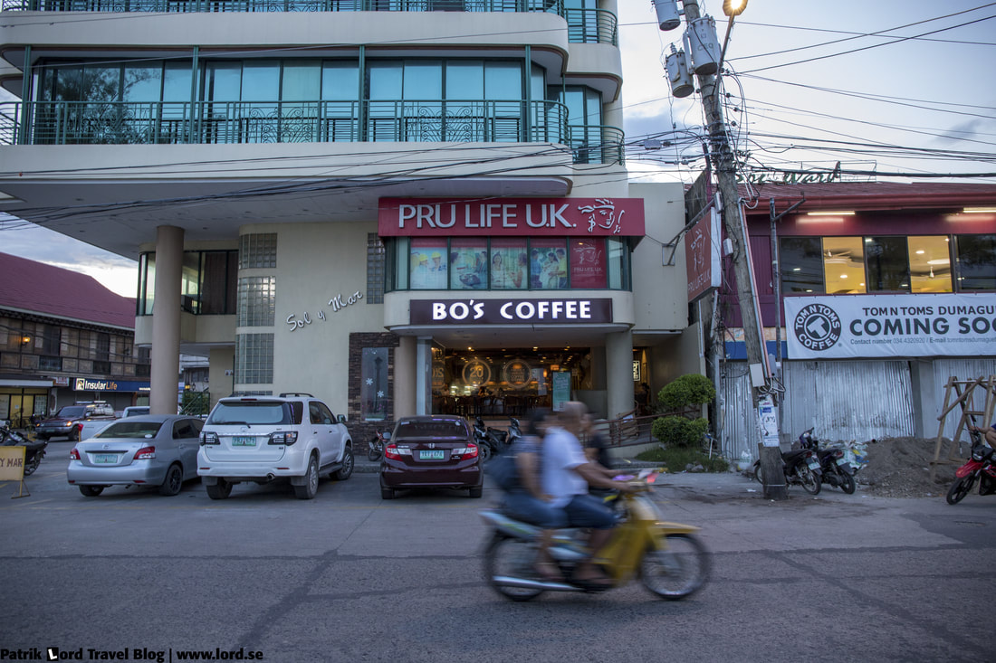 The boulevard, Bo's Coffee, Dumaguete, Philippines © Patrik Lord Travel Blog